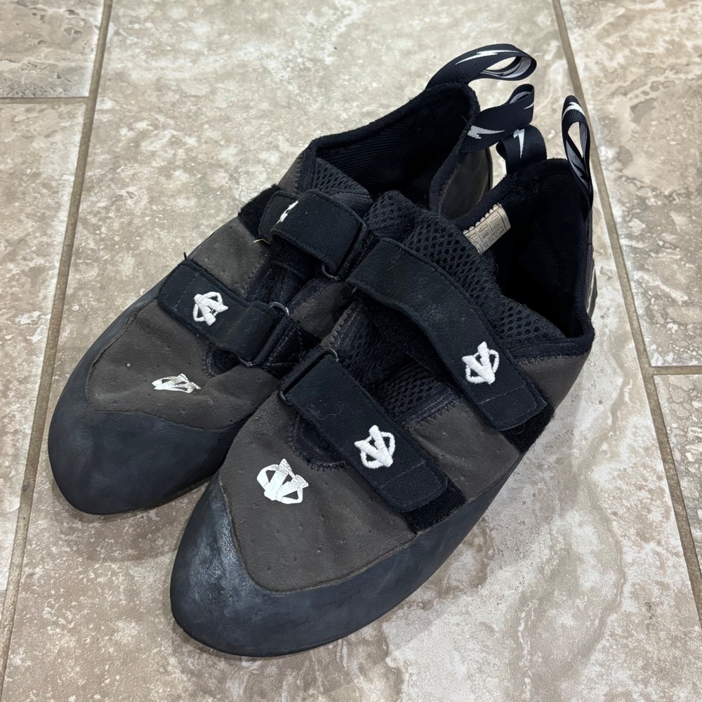 Evolv Defy Mens Rock Climbing Shoes Black Charcoal Size 11 US 10 UK 44.5 EUR